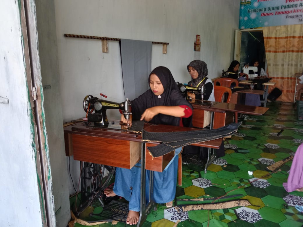 Kegiatan Pelatihan Tailor/Penjahit Pemudi Desa Ujung Padang Asahan 